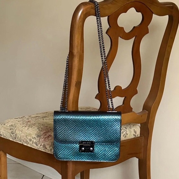 henri bendel Handbags - Henri Bendel New York Waldorf Chain Uptown Metallic Party Bag